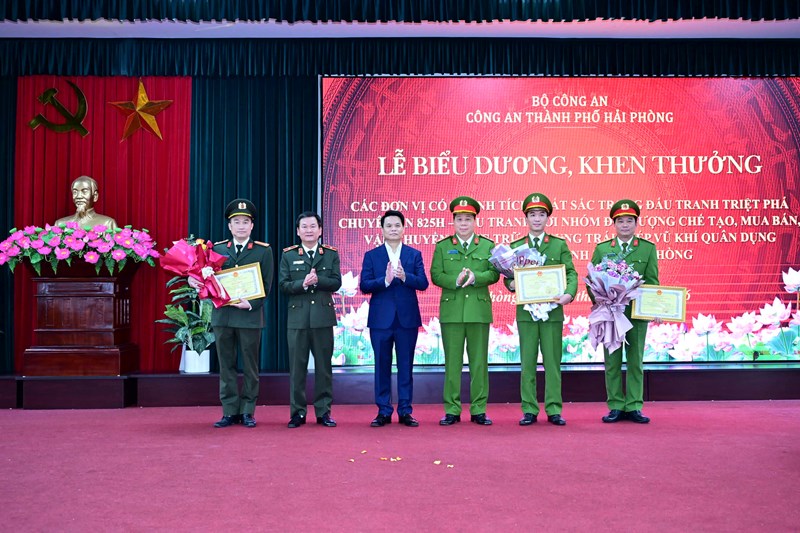 Lực lượng Cảnh sát Hình sự Công an thành phố triệt phá thành công một đường dây chế tạo, mua bán, tàng trữ vũ khí, đạn quân dụng quy mô lớn